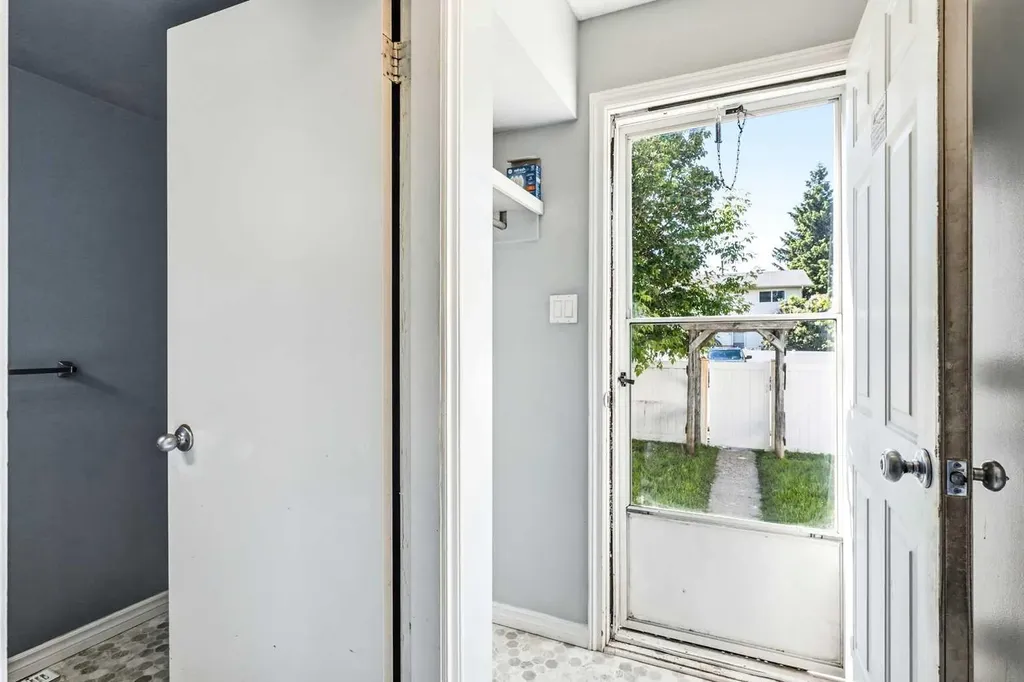 5831 57 Street Red Deer AB T4N2L5