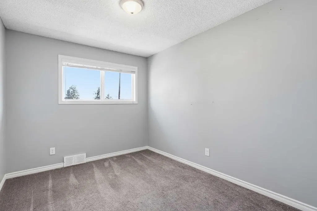 5831 57 Street Red Deer AB T4N2L5