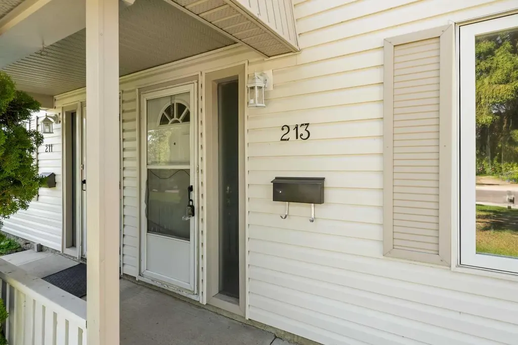 5831 57 Street Red Deer AB T4N2L5