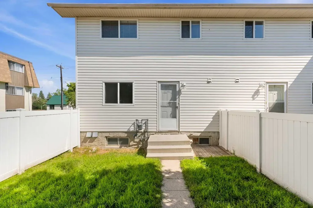 5831 57 Street Red Deer AB T4N2L5