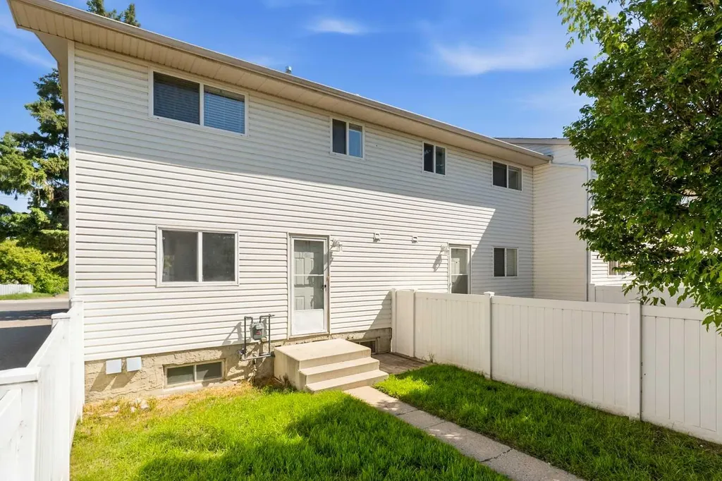 5831 57 Street Red Deer AB T4N2L5