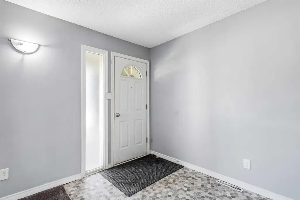 5831 57 Street Red Deer AB T4N2L5