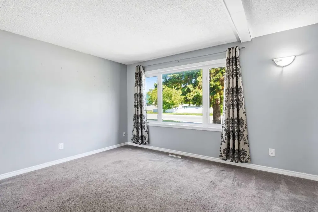 5831 57 Street Red Deer AB T4N2L5
