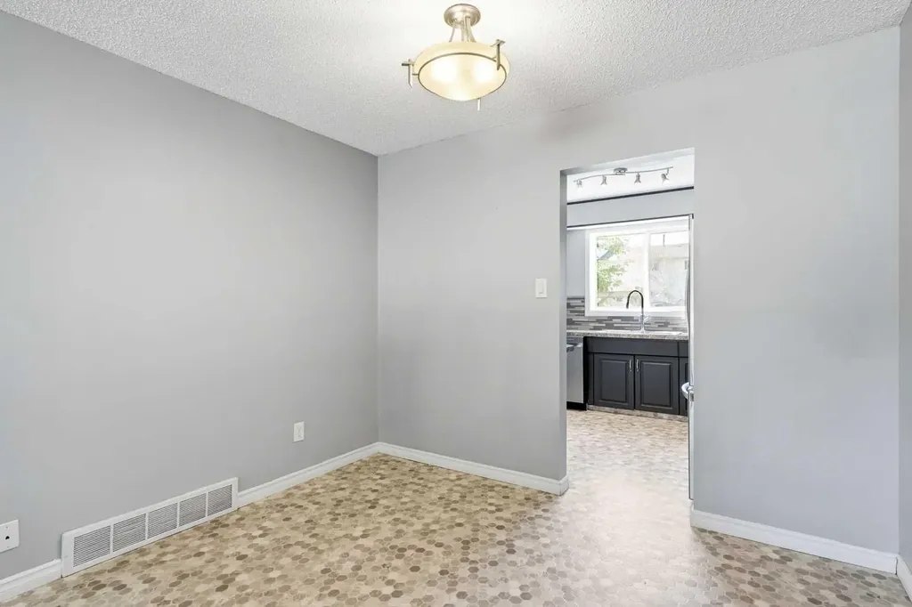 5831 57 Street Red Deer AB T4N2L5