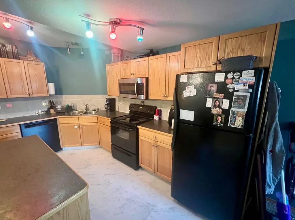 660 Red Oak Close Rural Red Deer County AB T4S0B5