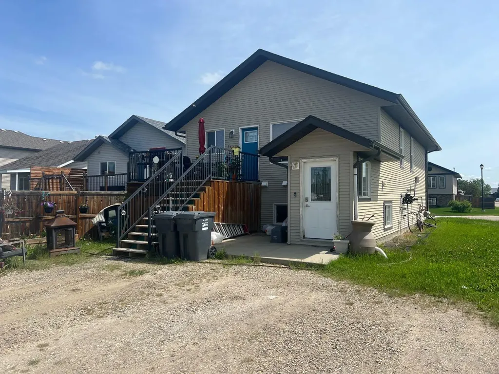 660 Red Oak Close Rural Red Deer County AB T4S0B5