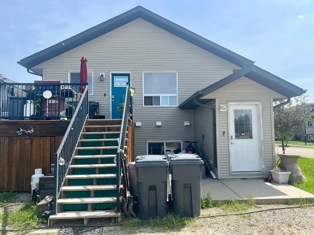 660 Red Oak Close Rural Red Deer County AB T4S0B5