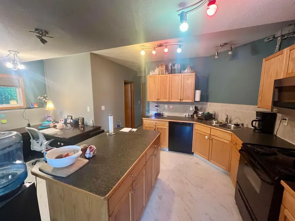 660 Red Oak Close Rural Red Deer County AB T4S0B5