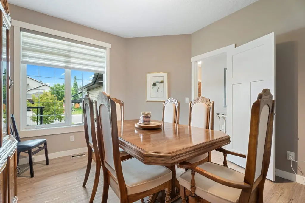 1911 High Park Circle NW High River AB T1V 0E7