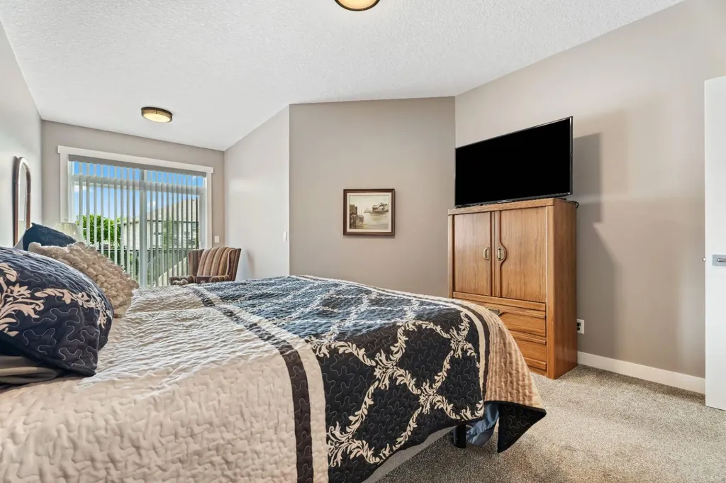 1911 High Park Circle NW High River AB T1V 0E7
