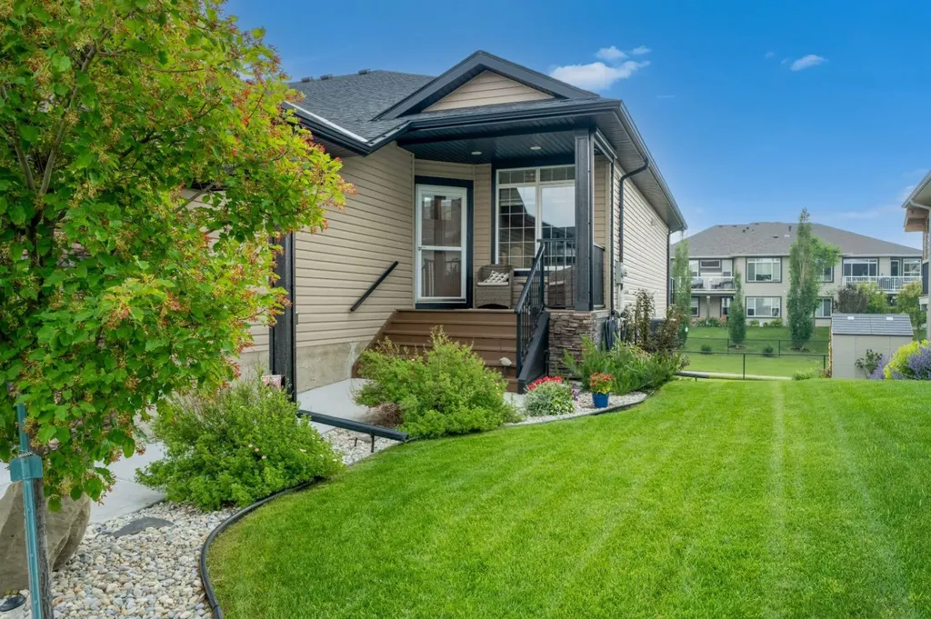 1911 High Park Circle NW High River AB T1V 0E7
