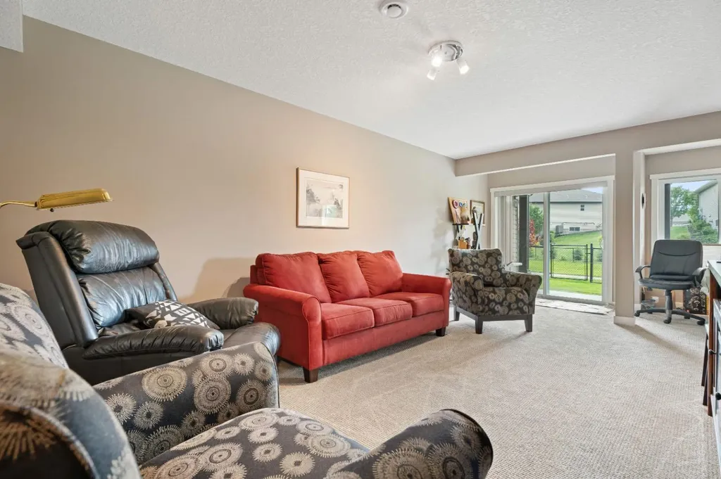 1911 High Park Circle NW High River AB T1V 0E7