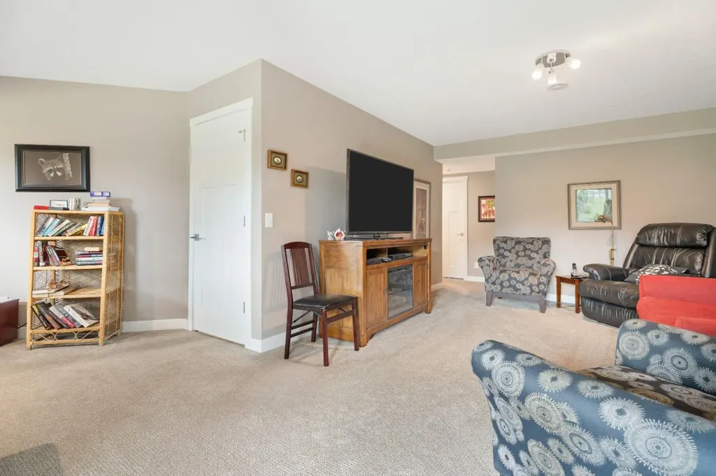 1911 High Park Circle NW High River AB T1V 0E7