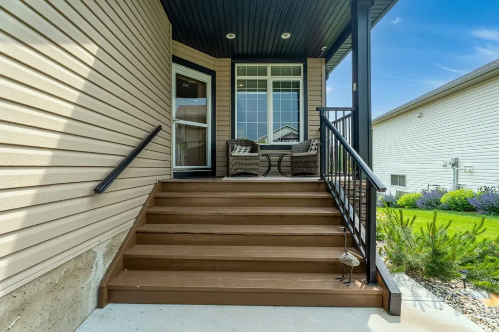 1911 High Park Circle NW High River AB T1V 0E7