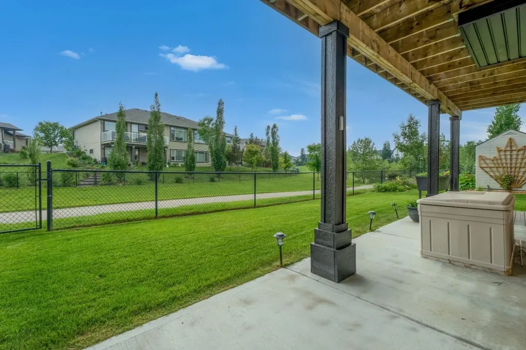 1911 High Park Circle NW High River AB T1V 0E7