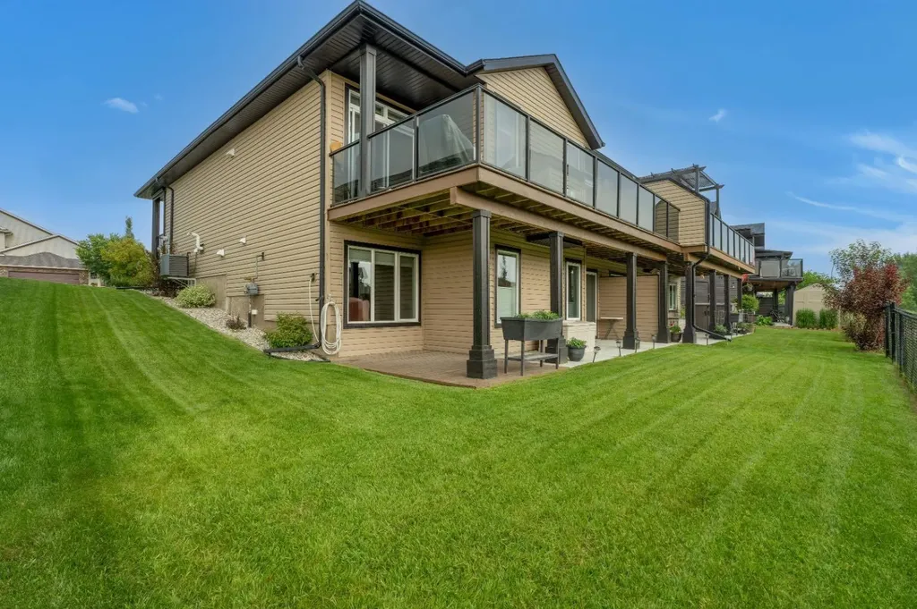 1911 High Park Circle NW High River AB T1V 0E7