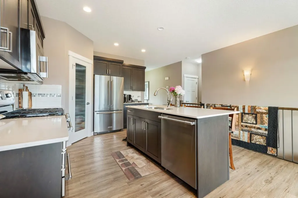 1911 High Park Circle NW High River AB T1V 0E7