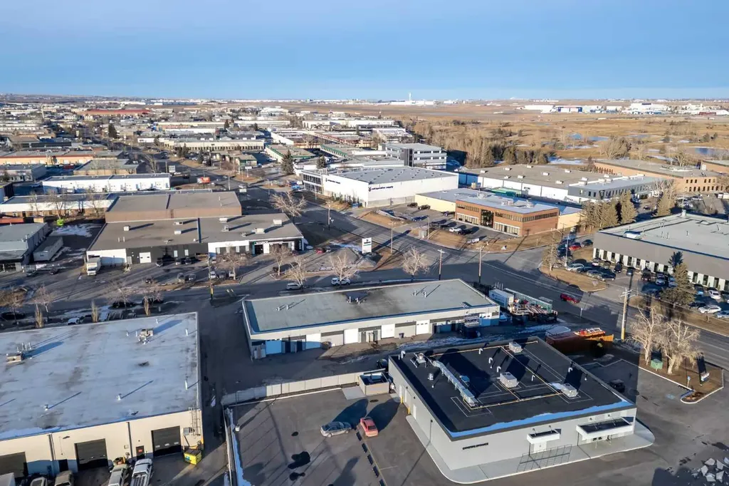 1247 36 Avenue NE Calgary AB T2E6N6
