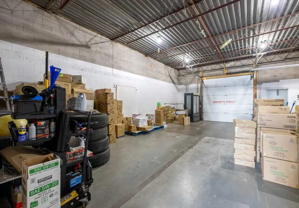 1247 36 Avenue NE Calgary AB T2E6N6