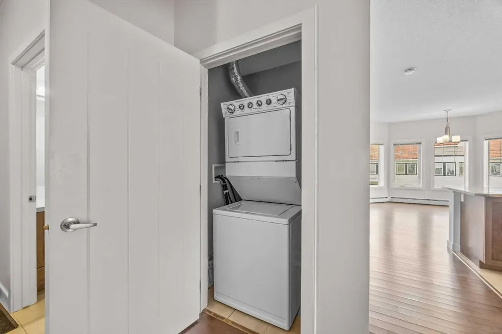 20 Royal Oak Plaza NW Calgary AB T3G 0E6
