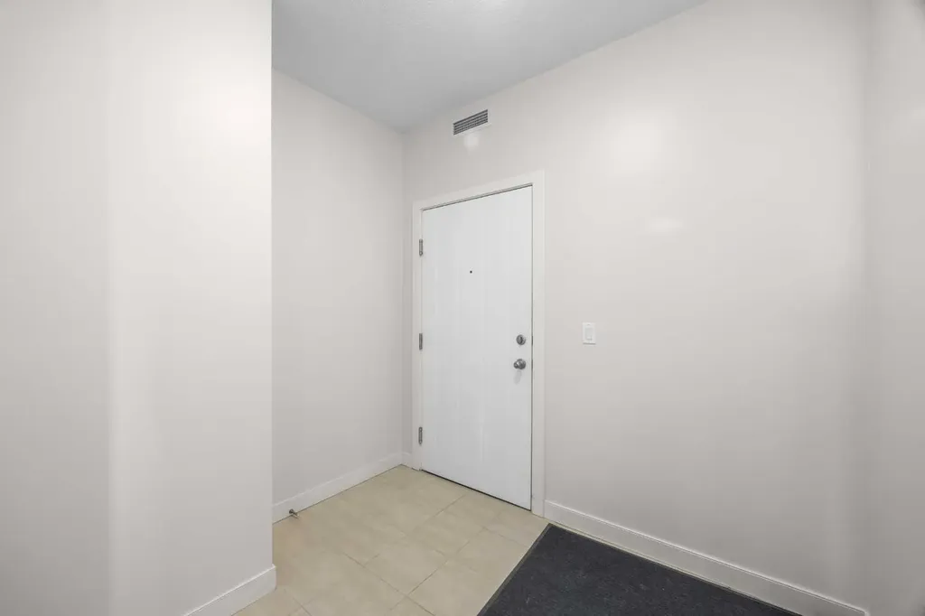20 Royal Oak Plaza NW Calgary AB T3G 0E6
