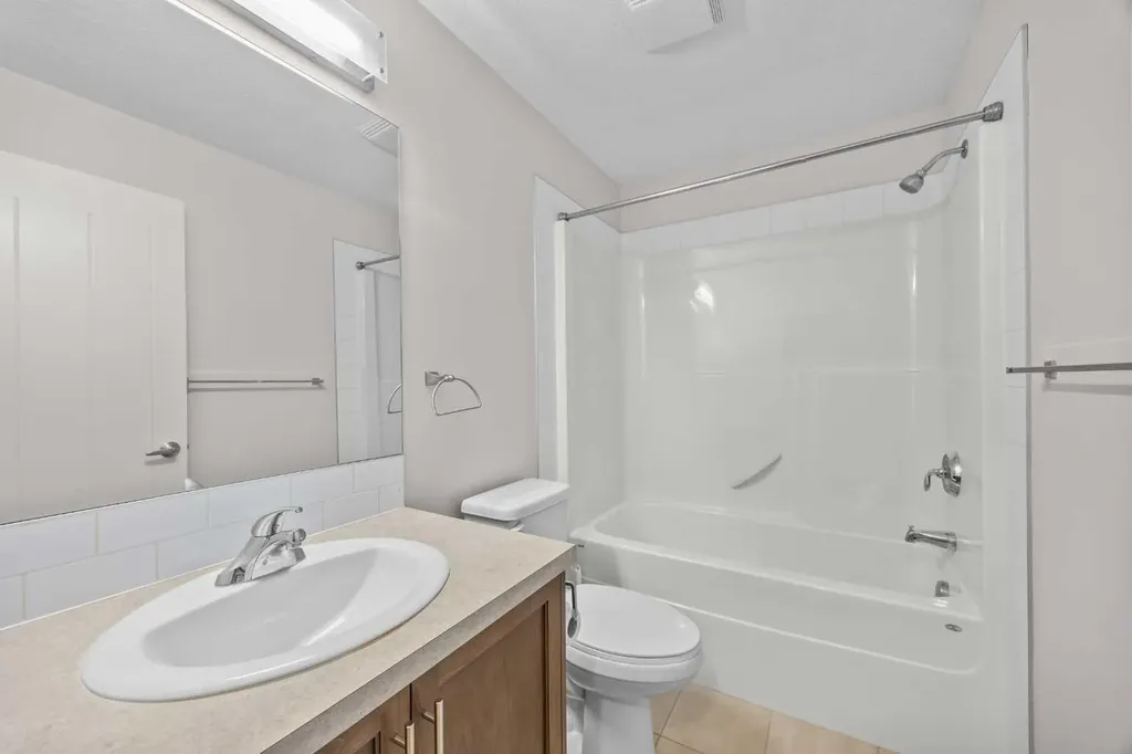 20 Royal Oak Plaza NW Calgary AB T3G 0E6