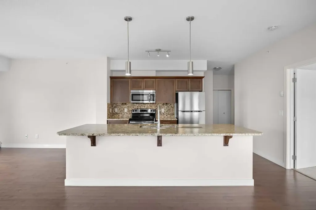 20 Royal Oak Plaza NW Calgary AB T3G 0E6