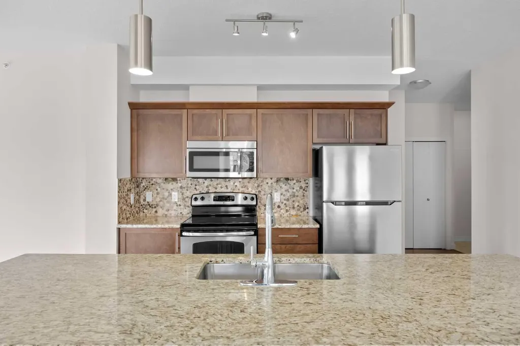 20 Royal Oak Plaza NW Calgary AB T3G 0E6