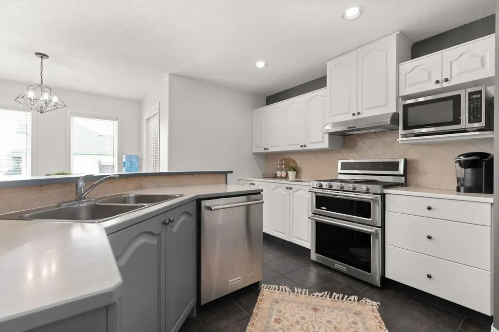 2395 Hawthorne Avenue NE Medicine Hat AB T1C1W6