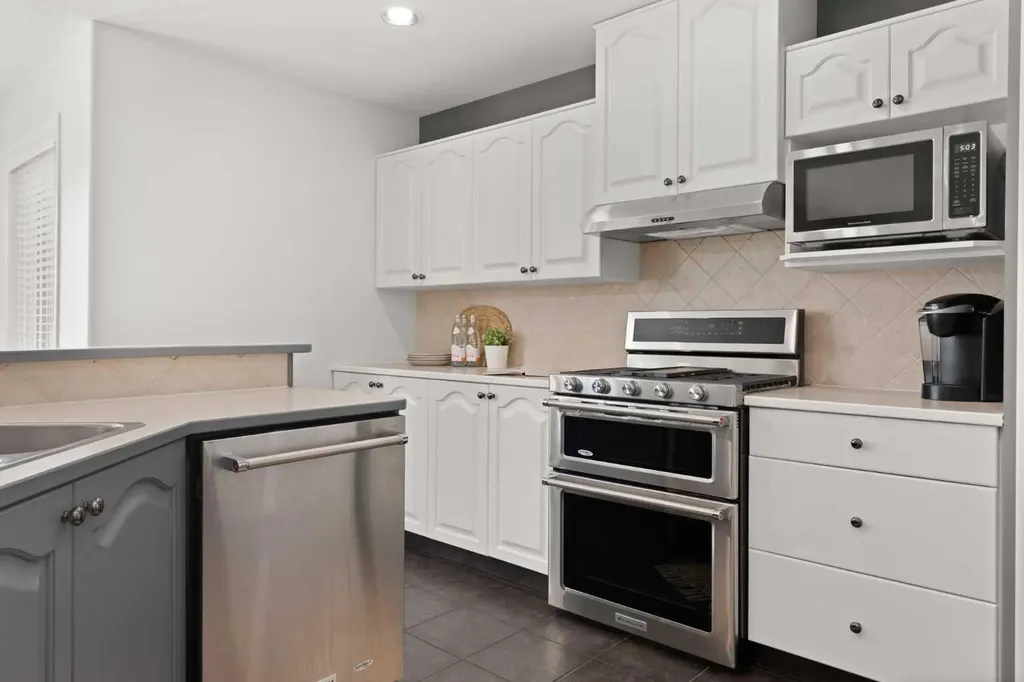 2395 Hawthorne Avenue NE Medicine Hat AB T1C1W6