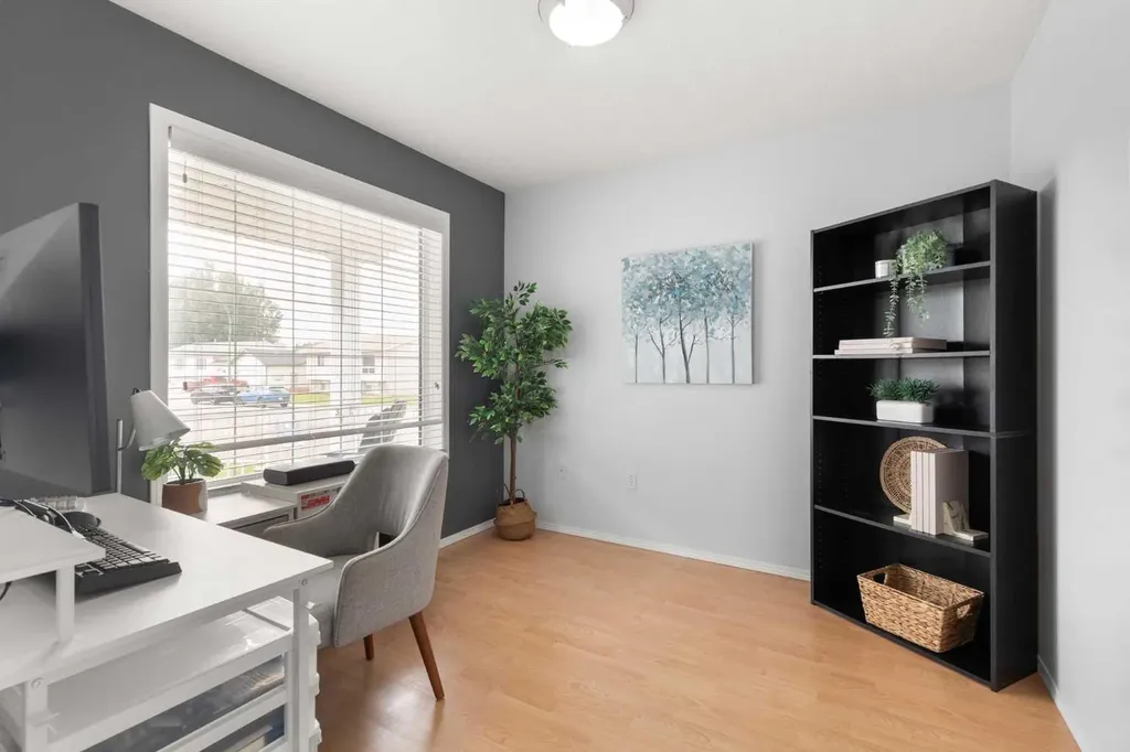 2395 Hawthorne Avenue NE Medicine Hat AB T1C1W6