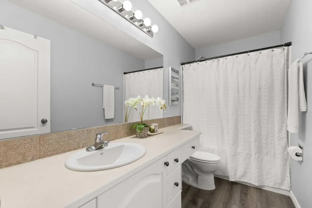 2395 Hawthorne Avenue NE Medicine Hat AB T1C1W6