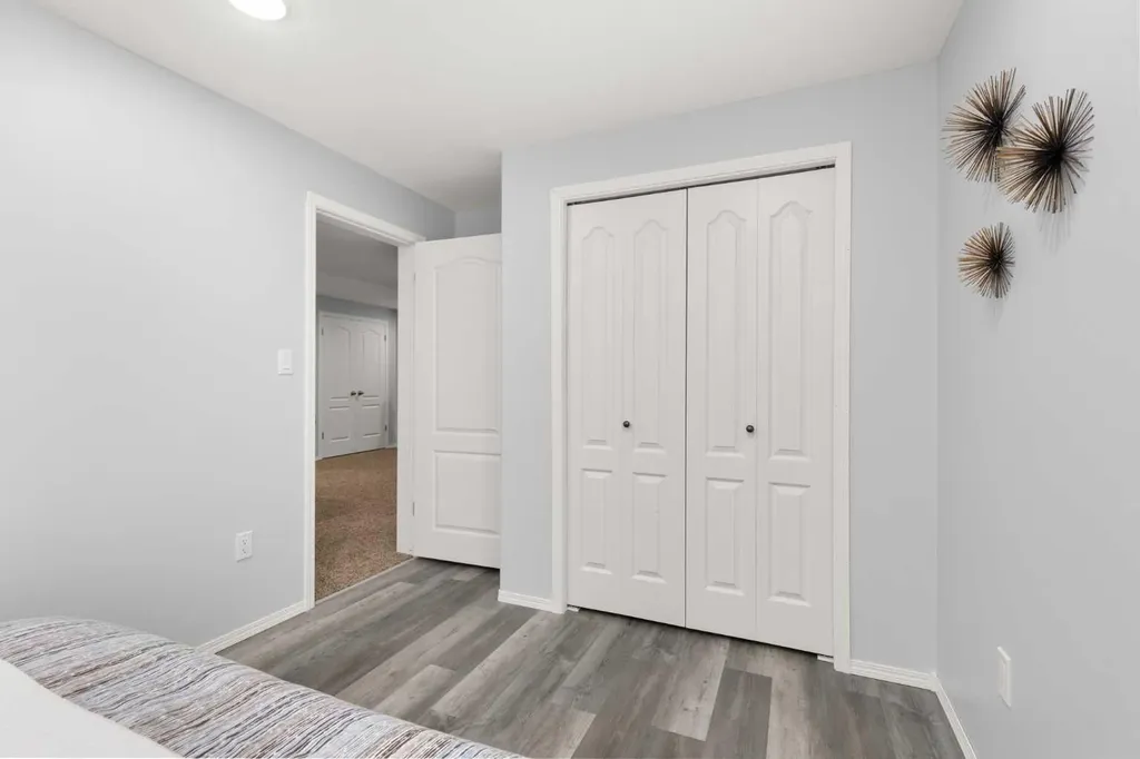 2395 Hawthorne Avenue NE Medicine Hat AB T1C1W6