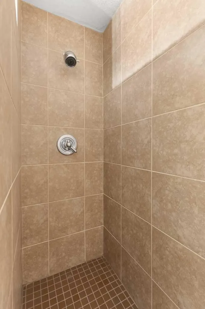 2395 Hawthorne Avenue NE Medicine Hat AB T1C1W6