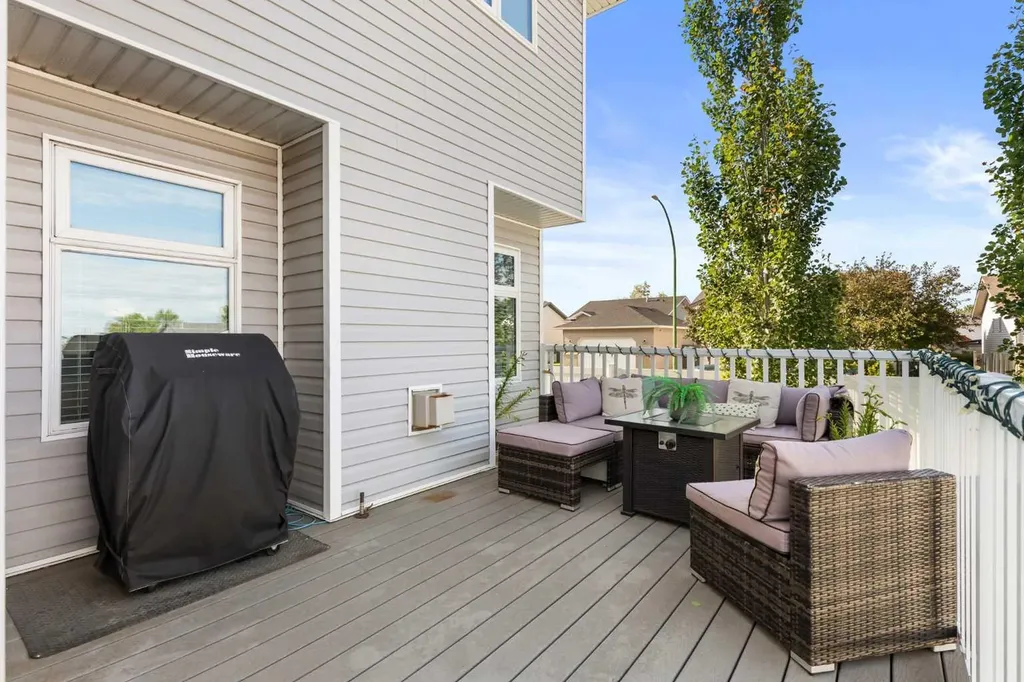 2395 Hawthorne Avenue NE Medicine Hat AB T1C1W6