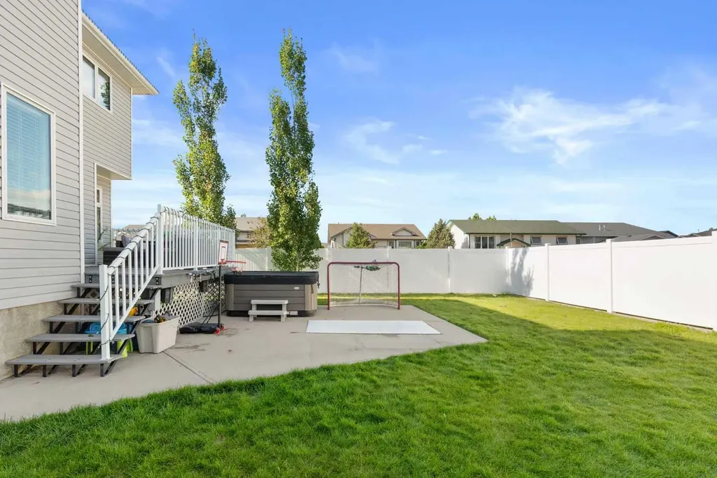 2395 Hawthorne Avenue NE Medicine Hat AB T1C1W6