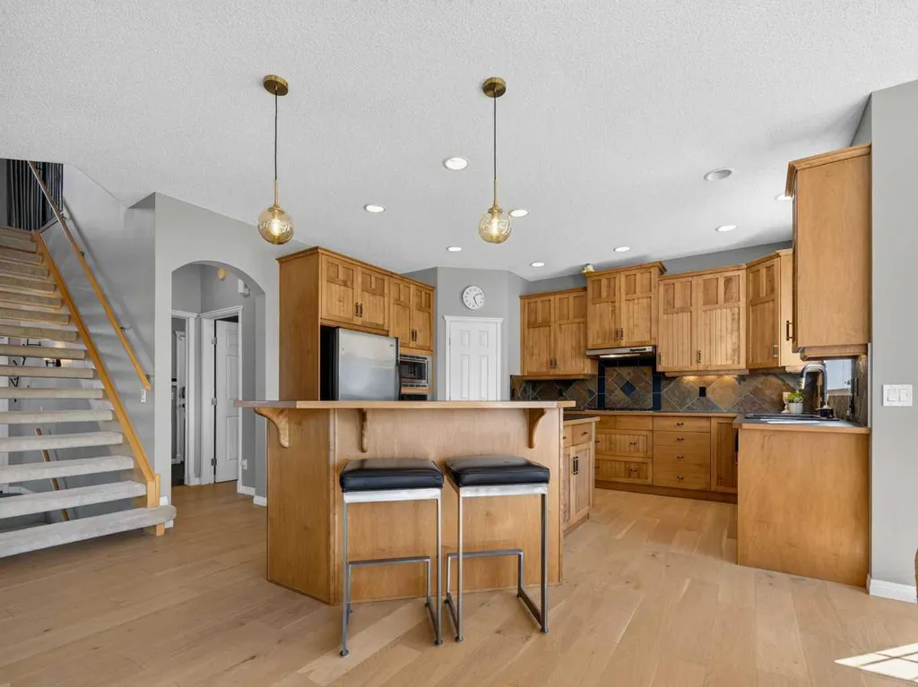 124 Valley Creek Crescent NW Calgary AB T3B 5V3