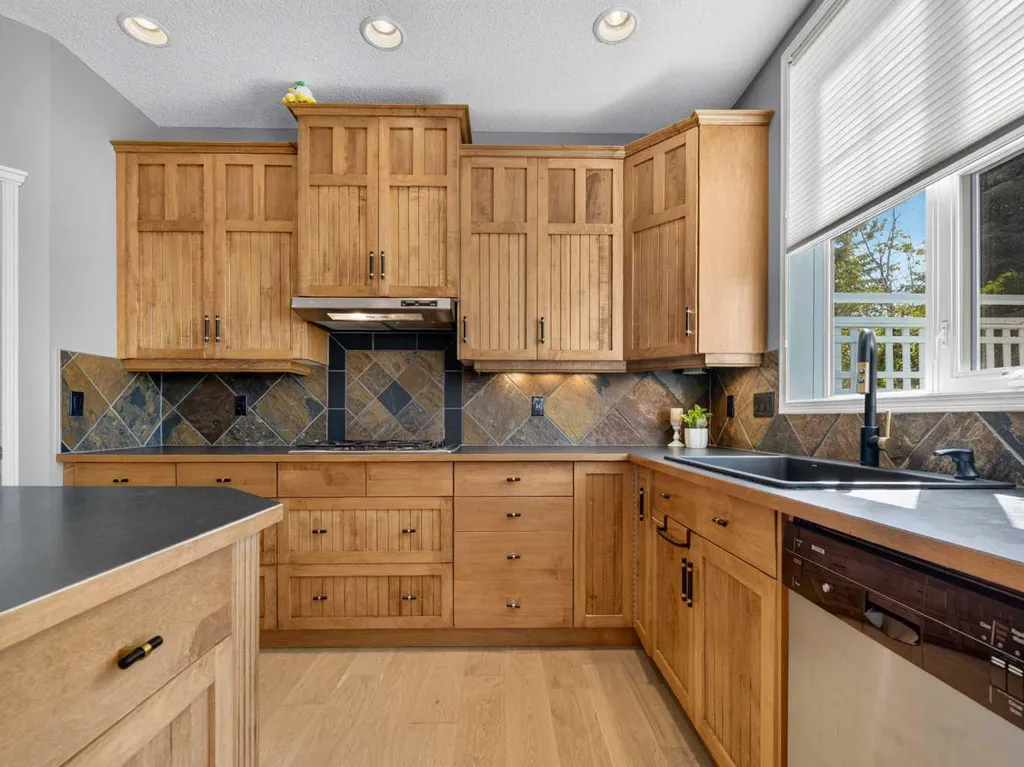 124 Valley Creek Crescent NW Calgary AB T3B 5V3