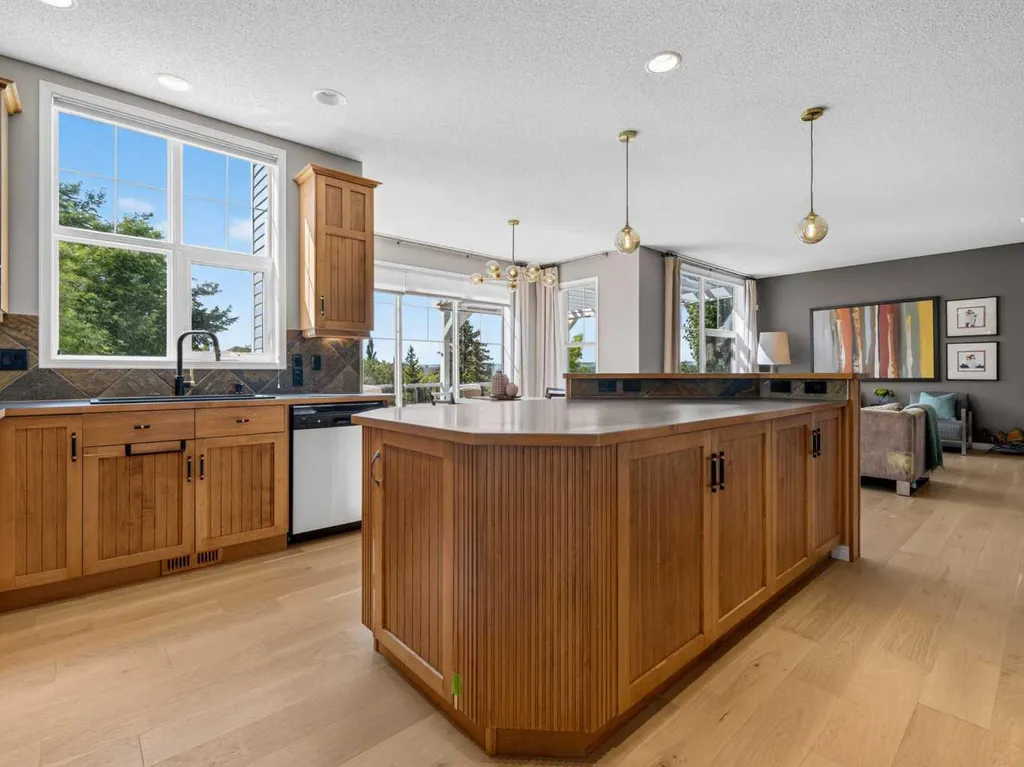 124 Valley Creek Crescent NW Calgary AB T3B 5V3