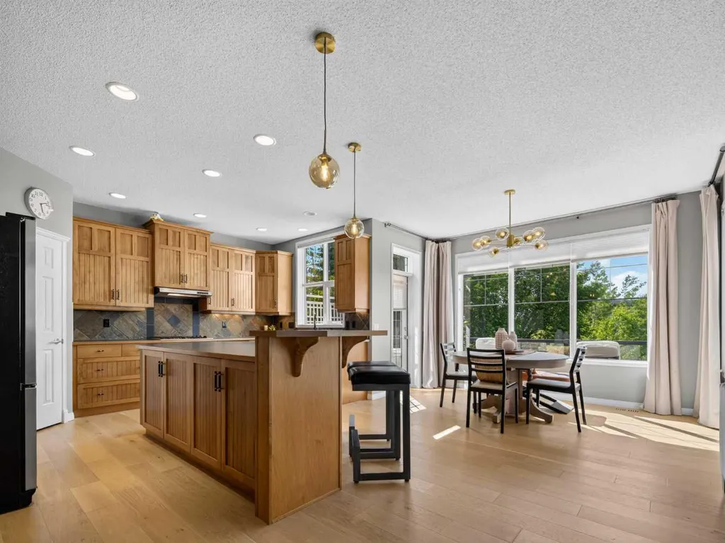 124 Valley Creek Crescent NW Calgary AB T3B 5V3