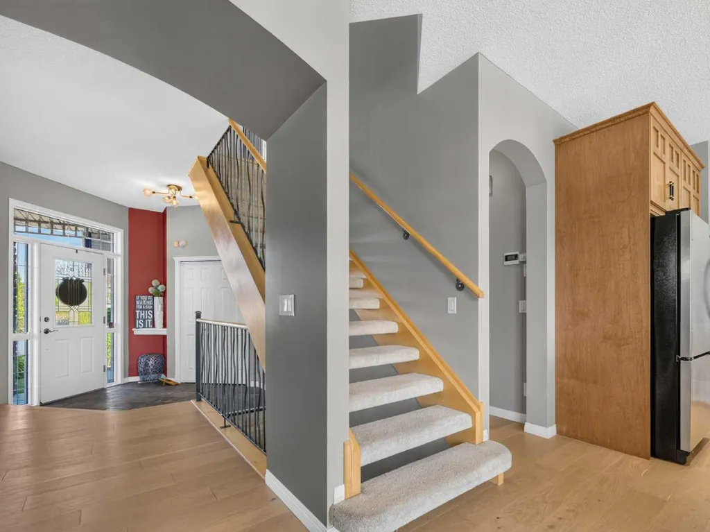 124 Valley Creek Crescent NW Calgary AB T3B 5V3