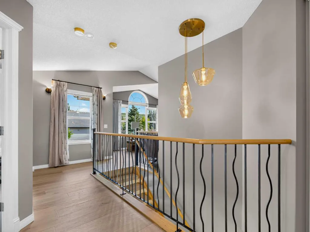 124 Valley Creek Crescent NW Calgary AB T3B 5V3
