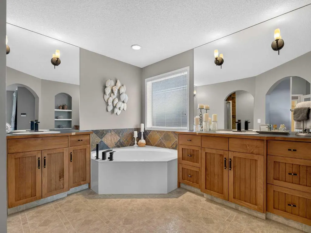 124 Valley Creek Crescent NW Calgary AB T3B 5V3