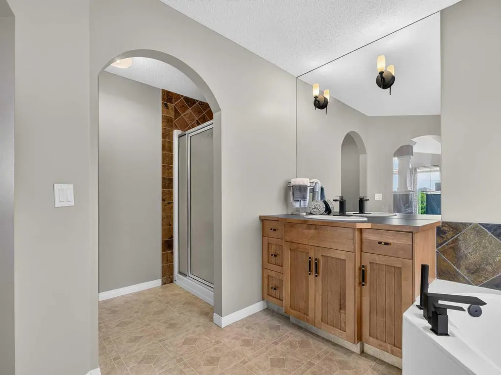 124 Valley Creek Crescent NW Calgary AB T3B 5V3