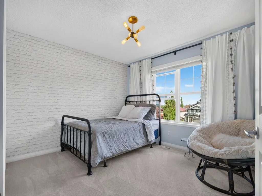124 Valley Creek Crescent NW Calgary AB T3B 5V3
