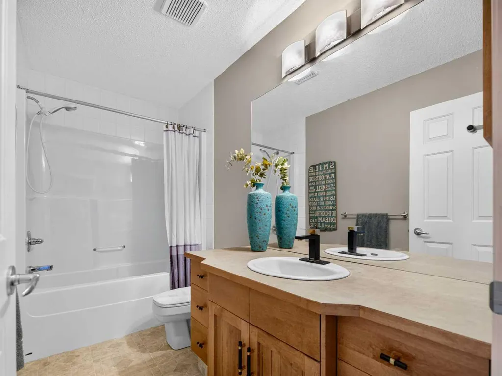 124 Valley Creek Crescent NW Calgary AB T3B 5V3