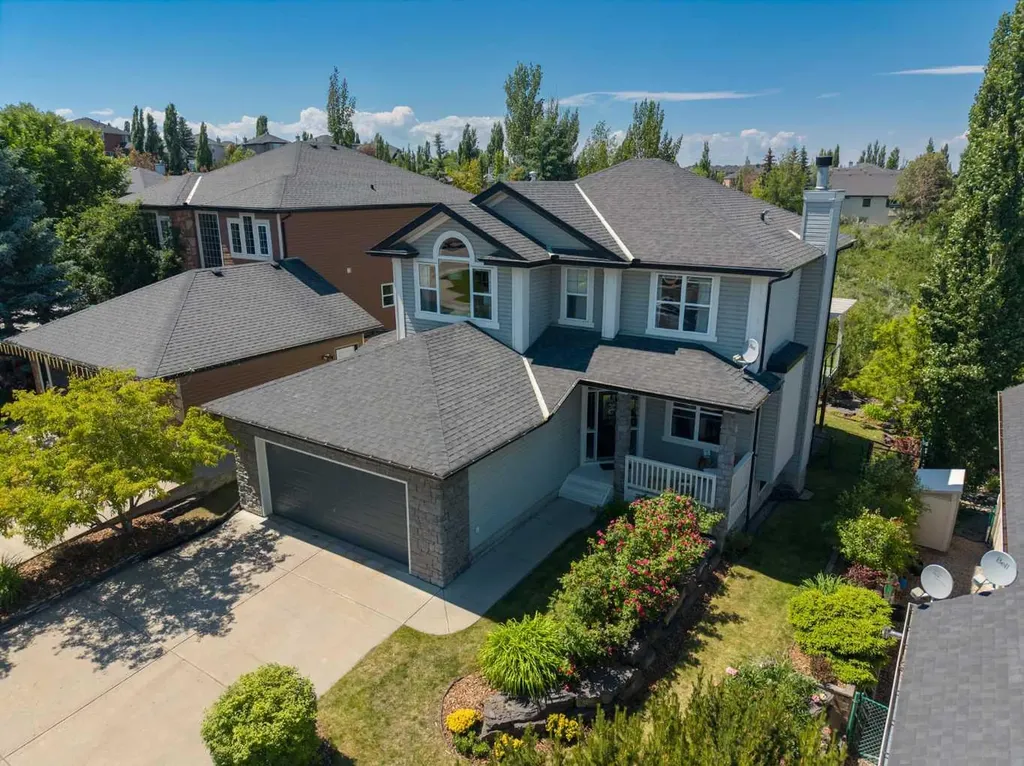 124 Valley Creek Crescent NW Calgary AB T3B 5V3