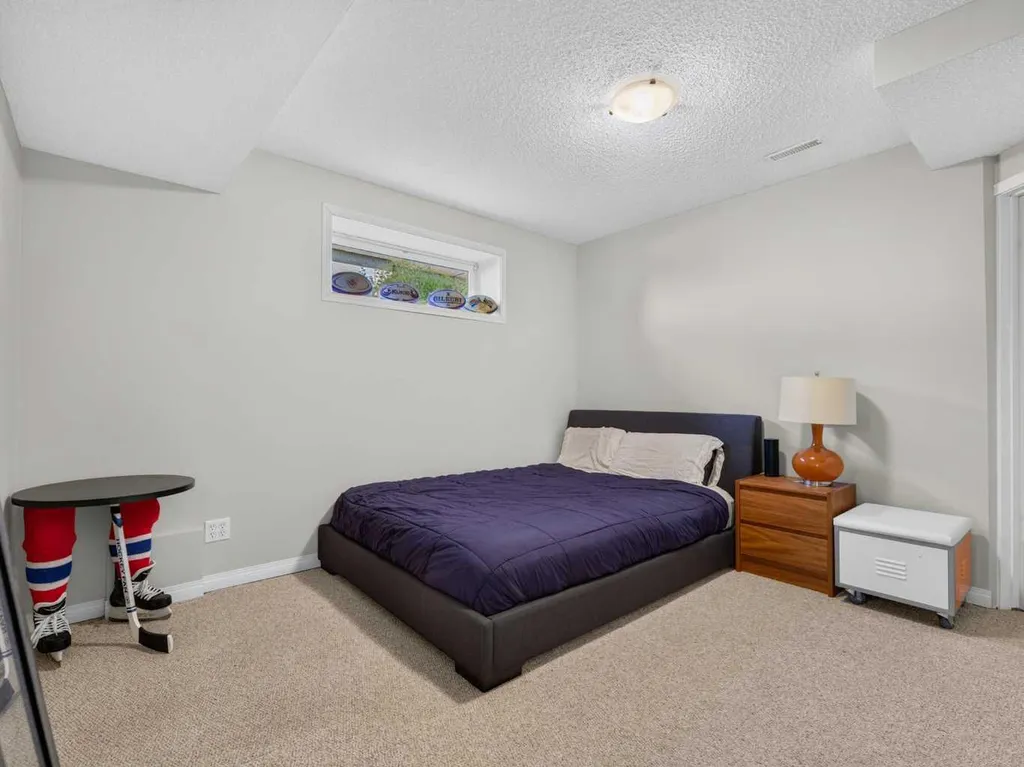 124 Valley Creek Crescent NW Calgary AB T3B 5V3