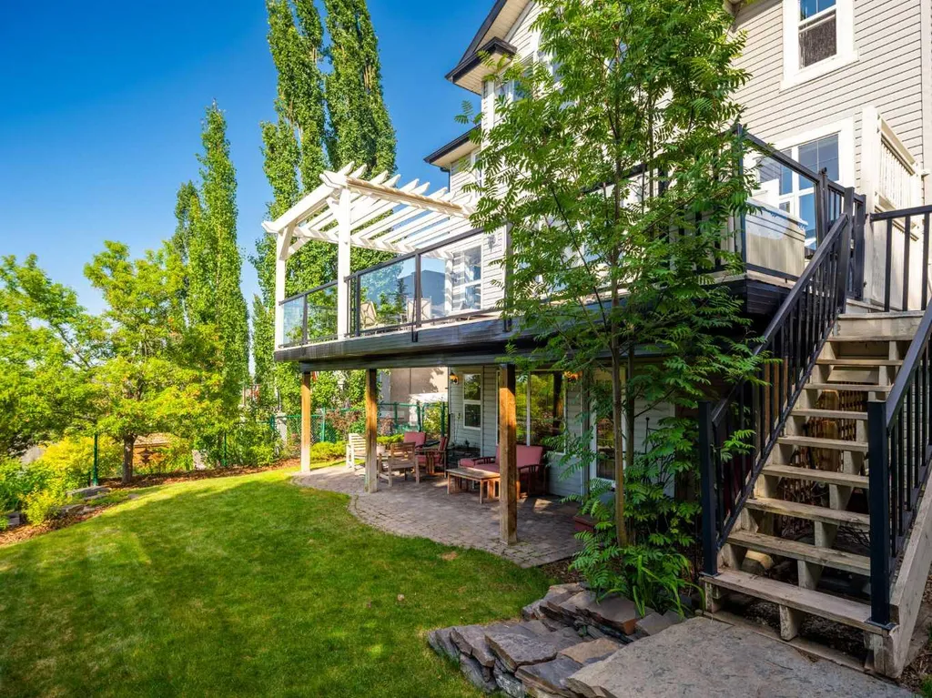 124 Valley Creek Crescent NW Calgary AB T3B 5V3