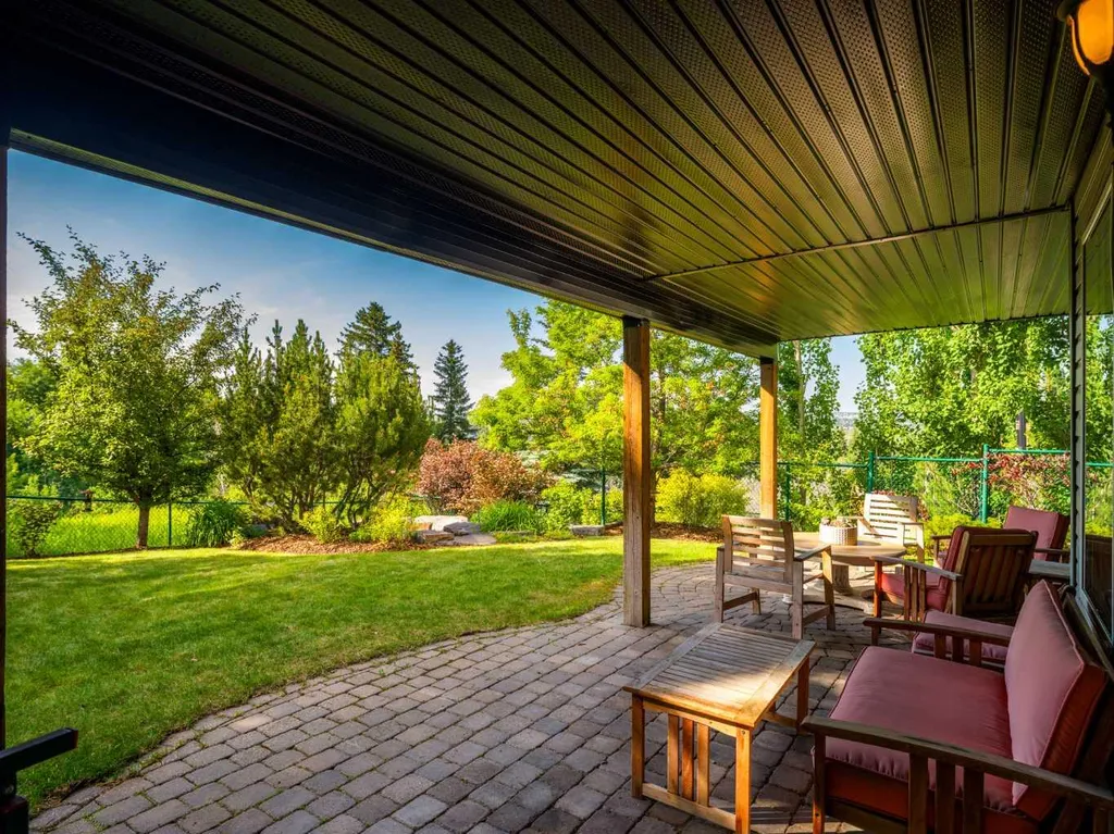 124 Valley Creek Crescent NW Calgary AB T3B 5V3